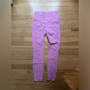 WISKII Scalloped Workout Leggings in Pink Empire